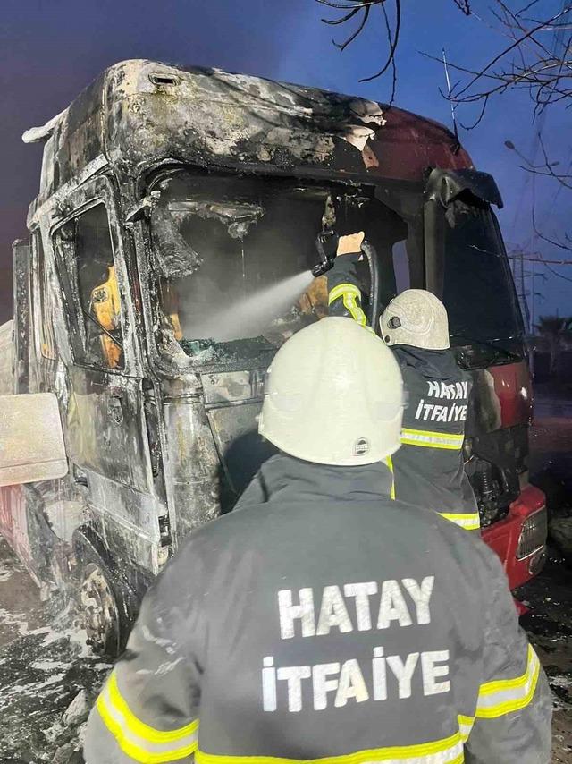 D&ouml;rtyol&rsquo;da tır yangını 1