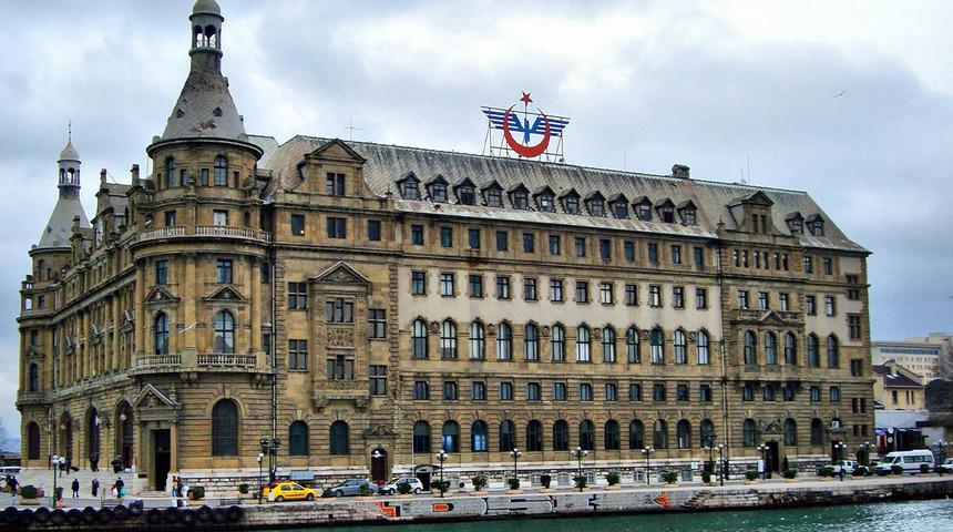 Bakan Ersoy paylaştı! Haydarpaşa ve Sirkeci m&uuml;zelerine uluslararası dokunuş