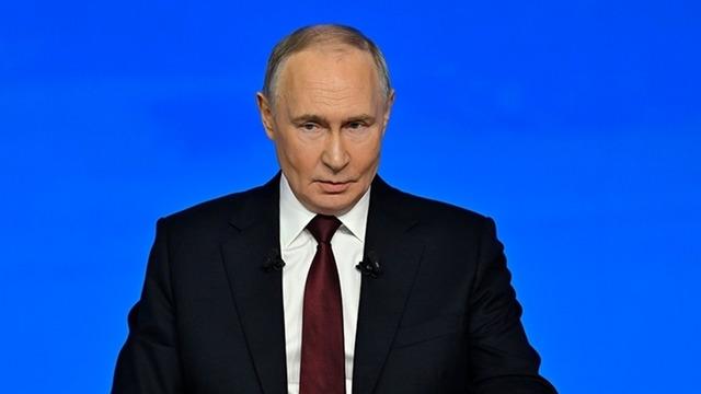 Putin, Rus enerji şirketlerinin borçlarını kapatmaları gerektiğini söyledi