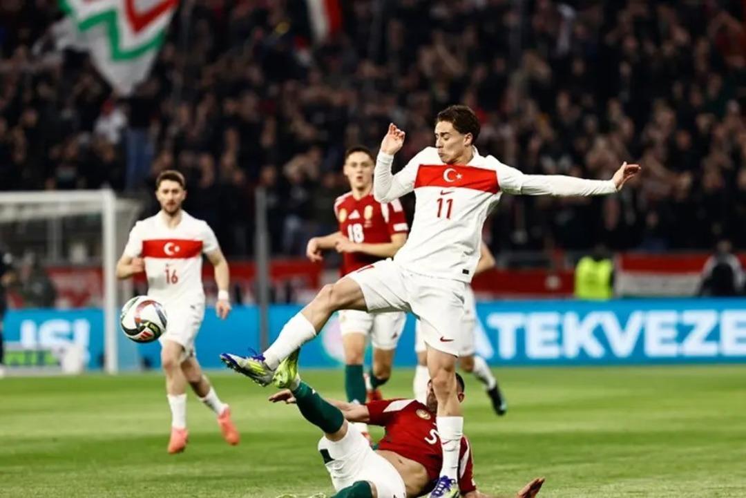 Milli Takıma Romanya ma&ccedil;ı &ouml;ncesi b&uuml;y&uuml;k şok! Yıldız isim sakatlandı 5