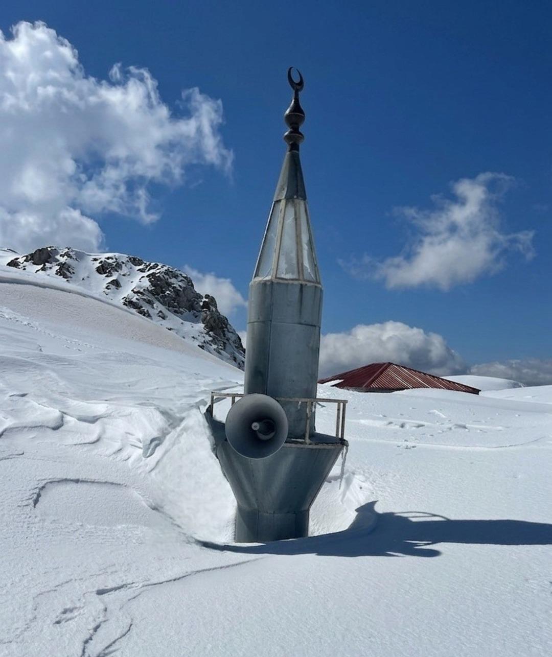 741 yıllık: Toroslar&rsquo;ın zirvesinde bulunuyor! Kar altında kaldı  2