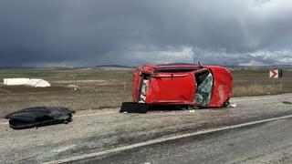 Çorum'da devrilen otomobildeki 3 kişi yaralandı