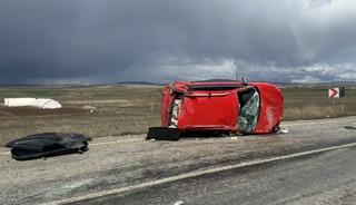 &Ccedil;orum'da devrilen otomobildeki 3 kişi yaralandı