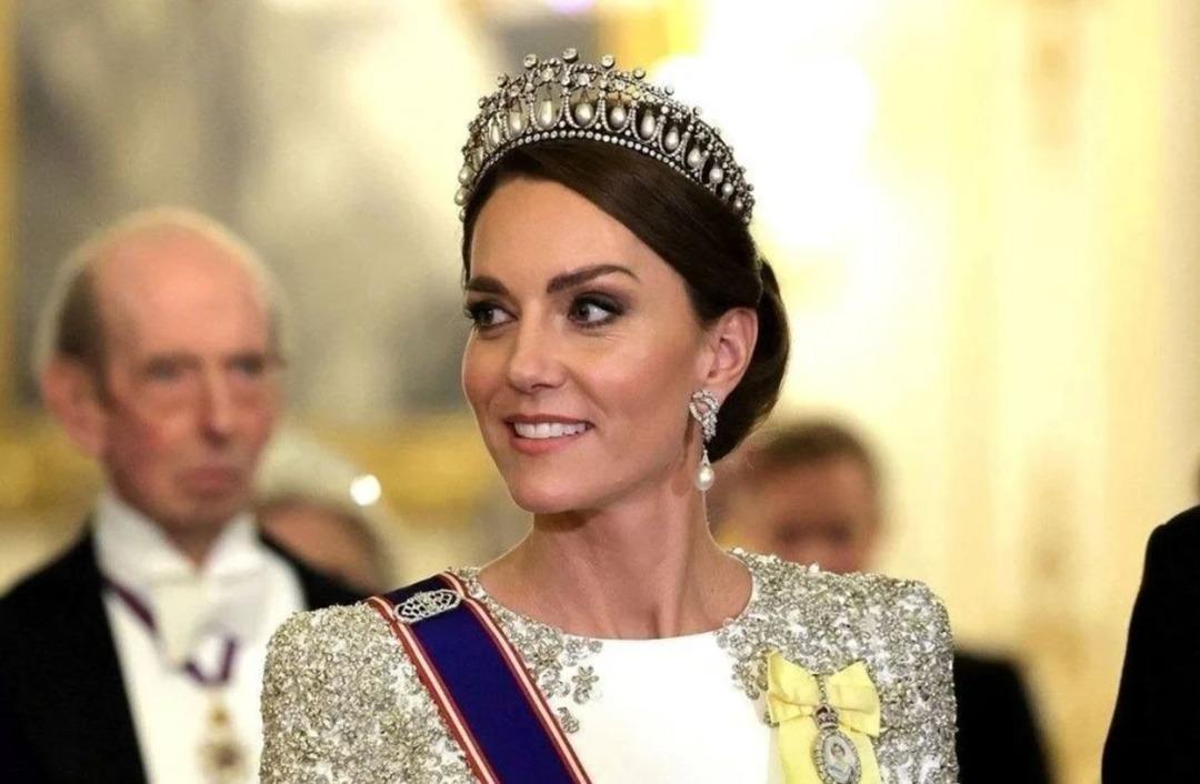 Kraliyet Tacının Sırrı: Kate neden hep aynı tacı takıyor 1