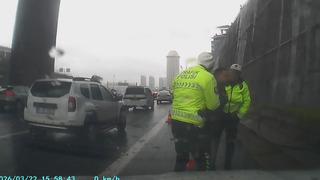 Yer: İstanbul! Boğazına şeker kaçan sürücüyü polis kurtardı