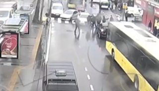 Polis kameradan tespit etti! Trafikte kavga eden 2 kişiye ceza yağdı