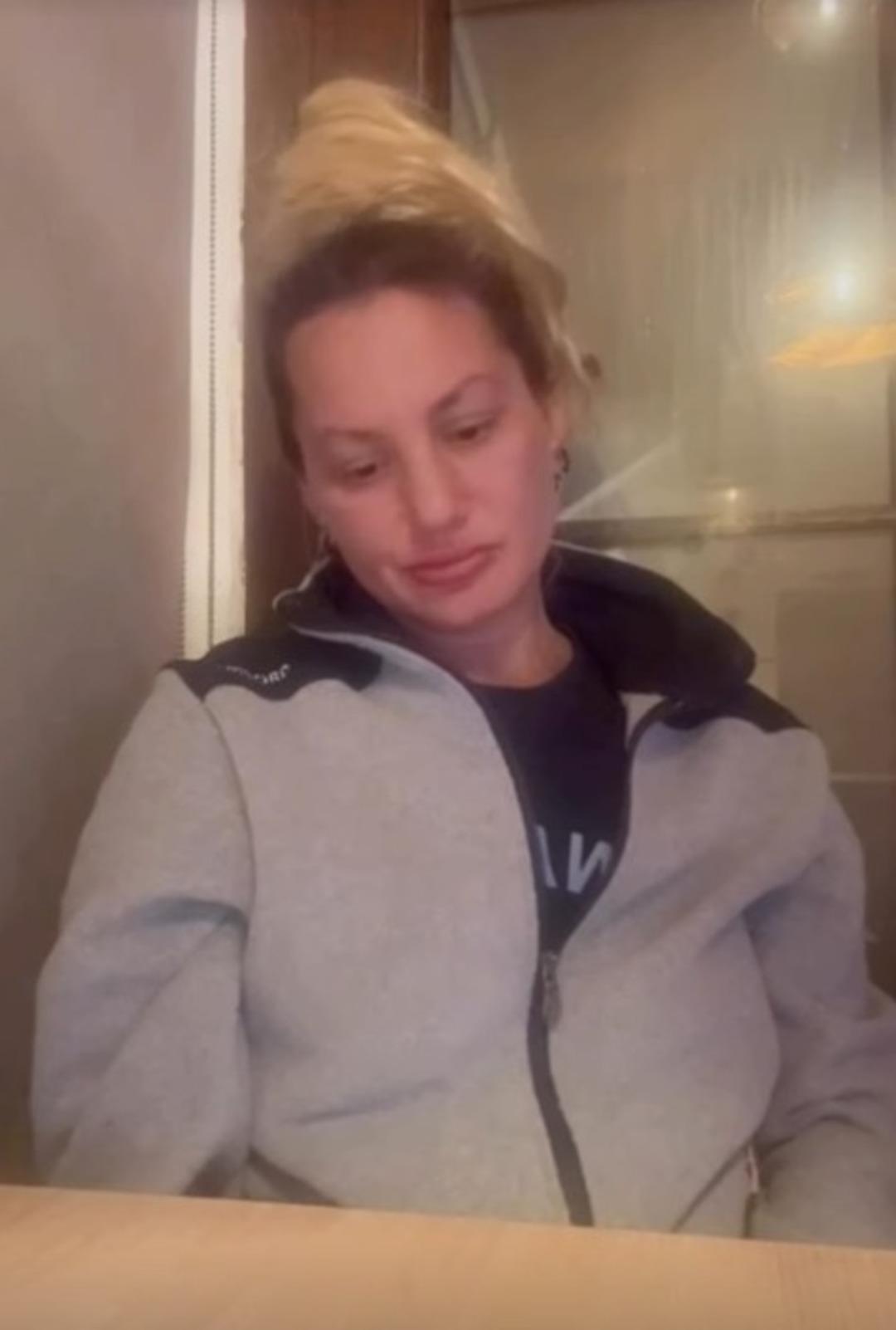 Yıldız Asyalı Erol K&ouml;se nin &ouml;l&uuml;m&uuml;n&uuml;n ardından video &ccedil;ekip yayınladı!  Konuşmak istiyorum  dedi tavırları g&uuml;ndem oldu 3