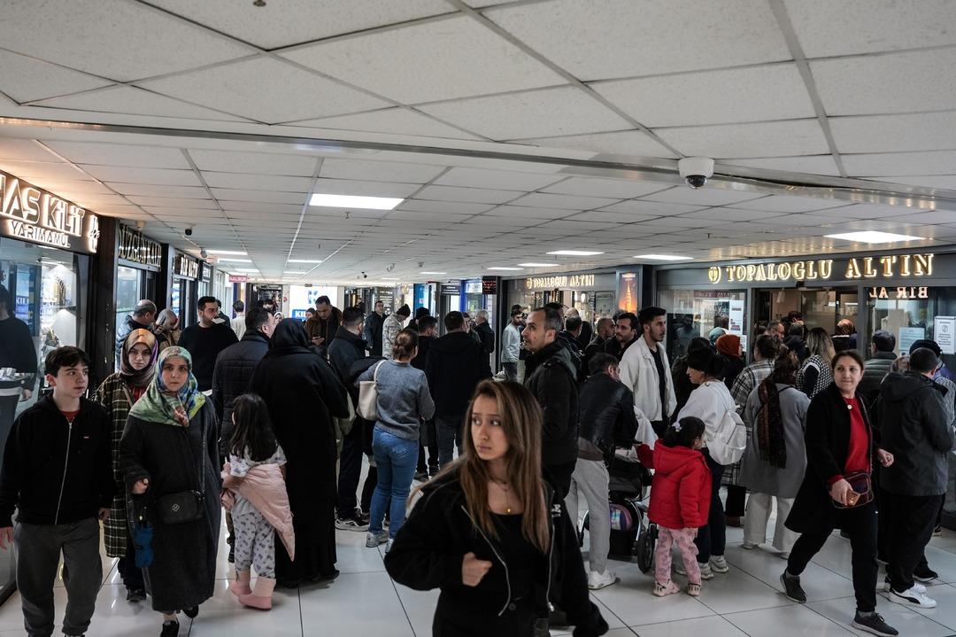 Altın  trafiği : Fiyatlar harekete ge&ccedil;irdi, akın ettiler 4