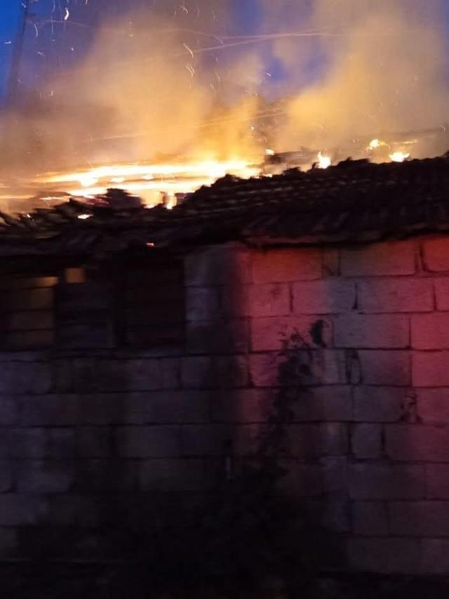 D&ouml;rtyol&rsquo;da metruk bina yangını 2