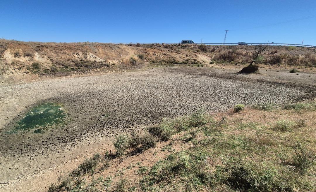 Ge&ccedil;en yıl tamamen kurumuştu! Bu yıl &ccedil;atlayan topraklar suyla buluştu 3