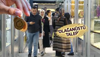 Kuyumcularda altın yoğunluğu: 'D&uuml;kkanı a&ccedil;mamla almak i&ccedil;in koştular'