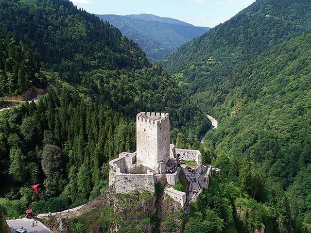 Ziyaret&ccedil;i sayısı rekor kırıyor! Rize'nin meşhur kalesi
