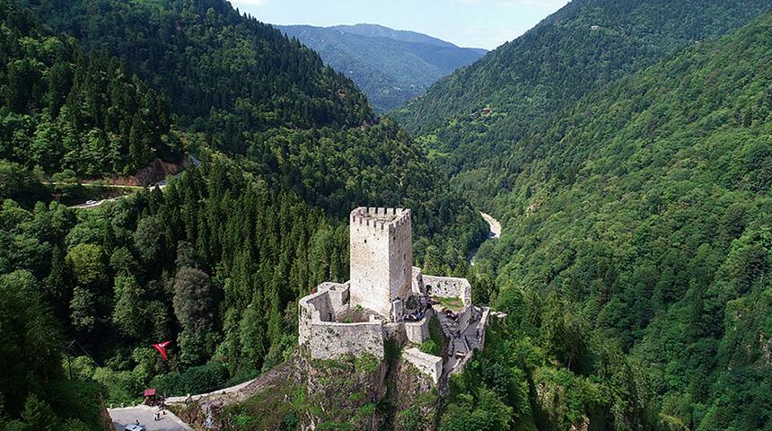 Ziyaret&ccedil;i sayısı rekor kırıyor! Rize'nin meşhur kalesi UNESCO yolunda
