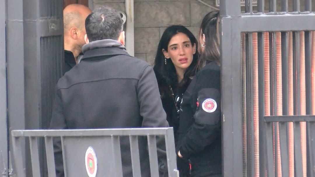 Erol K&ouml;se nin cenazesi kızı Dijan Nazlan K&ouml;se ye teslim edildi!  3