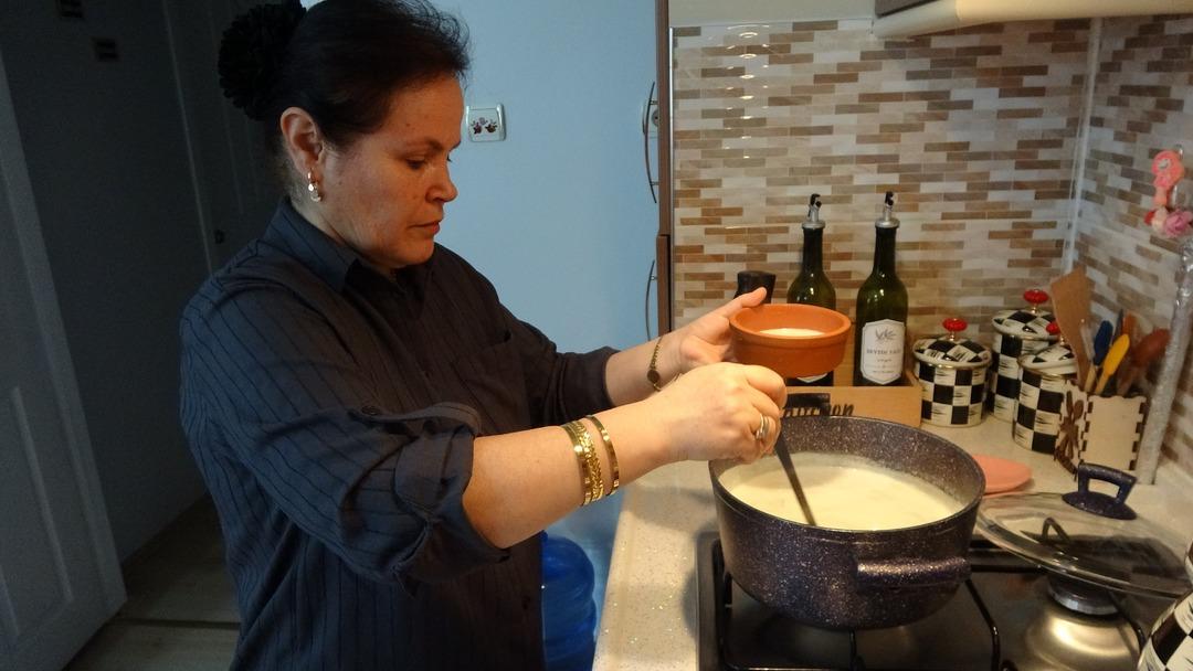 2-3 saat uyuyor: Şekersiz 2 malzemeli  miras  bırakılan tatlı! Tarifi ortaya &ccedil;ıktı 4