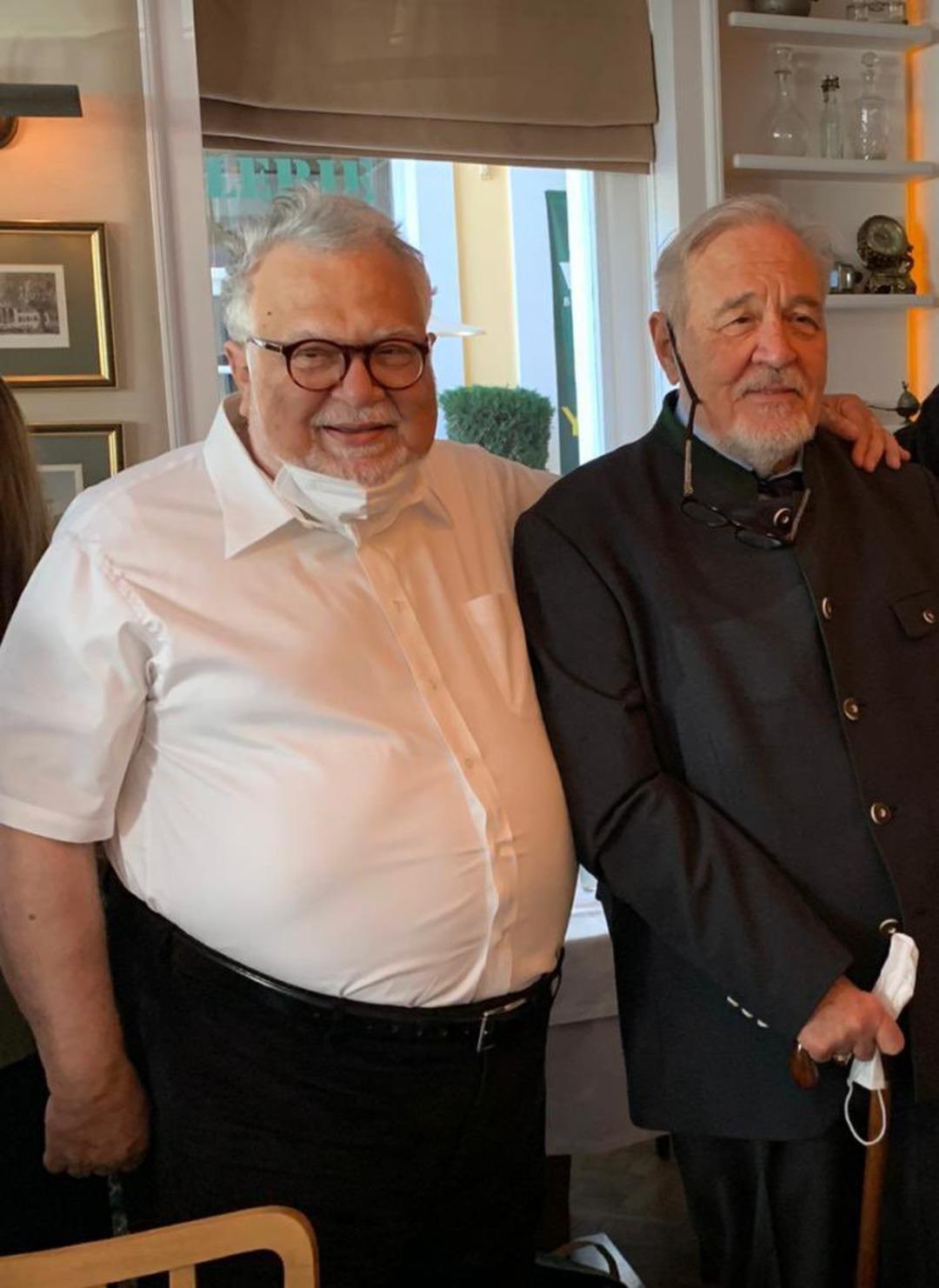 En son st&uuml;dyoda bir araya gelmişlerdi: Şimdi de mezar başında! Celal Şeng&ouml;r ve Fatih Altaylı dan İlber Ortaylı nın kabrine ziyaret 1