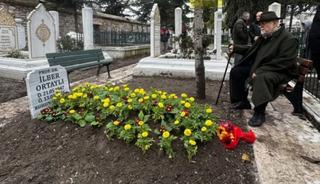 Celal Şeng&ouml;r ve Fatih Altaylı'dan İlber Ortaylı'nın kabrine ziyaret
