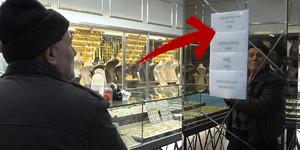 Altın t&uuml;kendi, kuyumcunun camındaki yazı şaşırttı: 'Vallahi, billahi, tillahi'