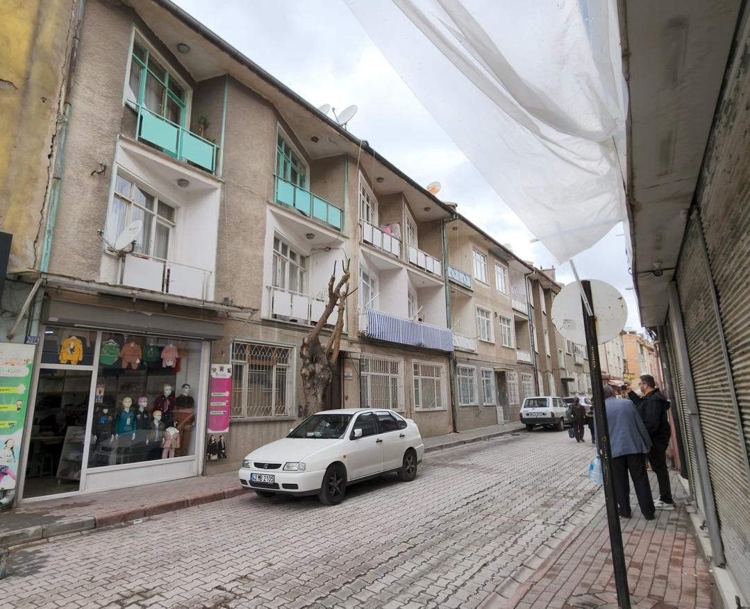 Babasını boğarak katletti, cesediyle aynı evde kaldı! 4