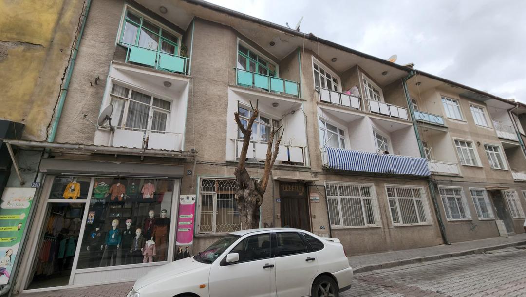 Babasını boğarak katletti, cesediyle aynı evde kaldı! 3