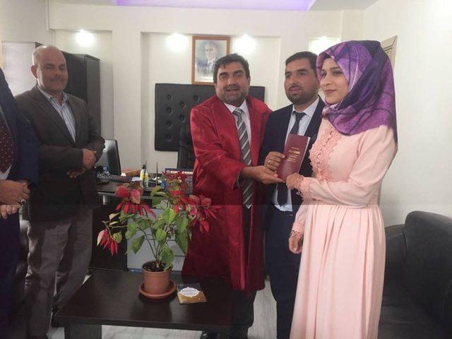 Salih-Ayşe Kayır &ccedil;iftinin nikahını m&uuml;ft&uuml; kıydı 1