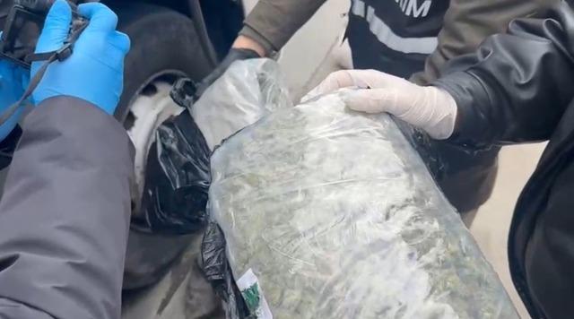 Tırda 53 kilogram uyuşturucu ele ge&ccedil;irildi 2