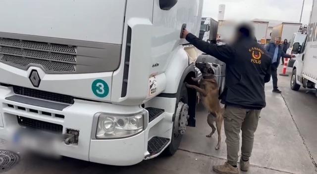 Tırda 53 kilogram uyuşturucu ele ge&ccedil;irildi 1