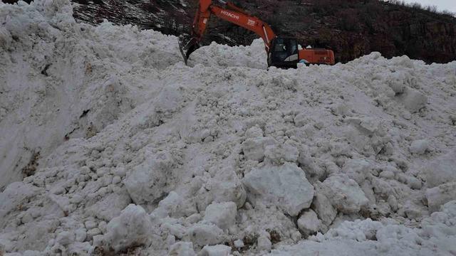 Şırnak&rsquo;a son d&ouml;nemlerin en b&uuml;y&uuml;k &ccedil;ığı d&uuml;şt&uuml; 3