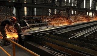 K&uuml;resel ham &ccedil;elik &uuml;retimi şubatta y&uuml;zde 2,2 d&uuml;şt&uuml;