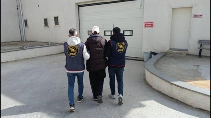 21 yıl hapis cezası bulunan dolandırıcı JASAT&rsquo;tan ka&ccedil;amadı