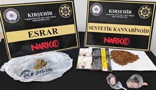 Ara&ccedil;ta uyuşturucu ele ge&ccedil;irildi! 2 tutuklama