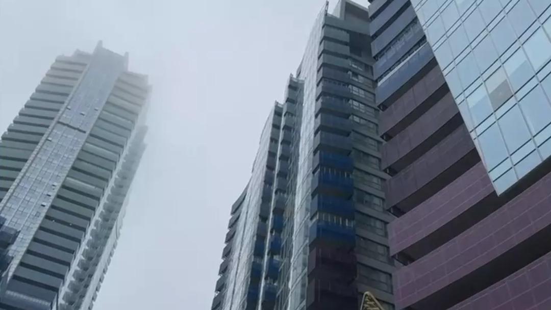 Erol K&ouml;se nin balkonunda &ccedil;ekildi! Gizemi &ccedil;&ouml;zecek tabure b&ouml;yle g&ouml;r&uuml;nt&uuml;lendi 1