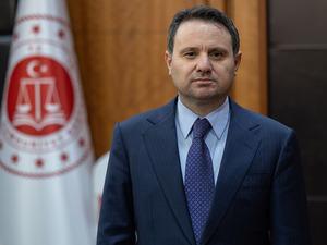 Bakan G&uuml;rlek'in tapu kayıtlarını sorgulayan m&uuml;d&uuml;r g&ouml;zaltında