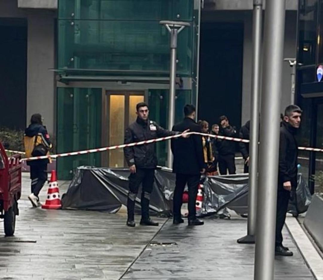 Erol K&ouml;se nin cenaze t&ouml;reninde dikkat &ccedil;eken g&ouml;r&uuml;nt&uuml;:  Cenazemi o isme emanet edin  15 g&uuml;venlik tutuldu 1