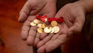 Altın y&ouml;n&uuml;n&uuml; yukarı &ccedil;evirdi: Sert d&uuml;şm&uuml;şt&uuml;! İşte Kapalı&ccedil;arşı, &ccedil;eyrek altın fiyatı