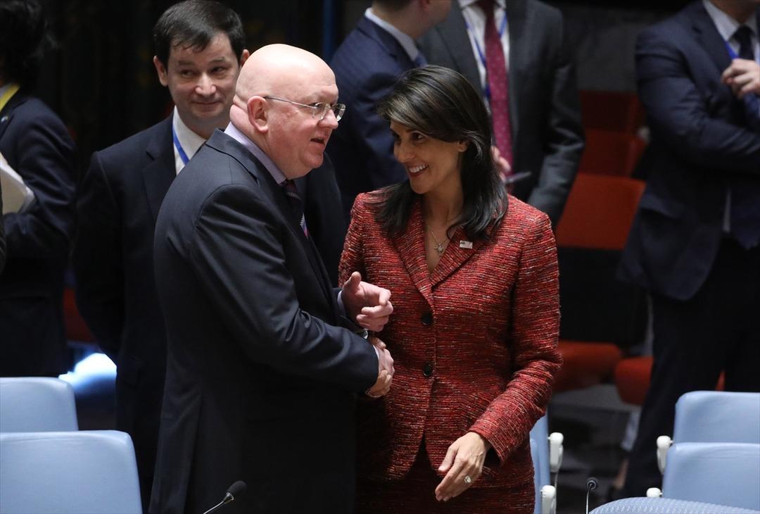 Sarmaş dolaş g&ouml;r&uuml;nt&uuml;lendiler! ABD ve Rusya d&uuml;nyayı mı kandırıyor?