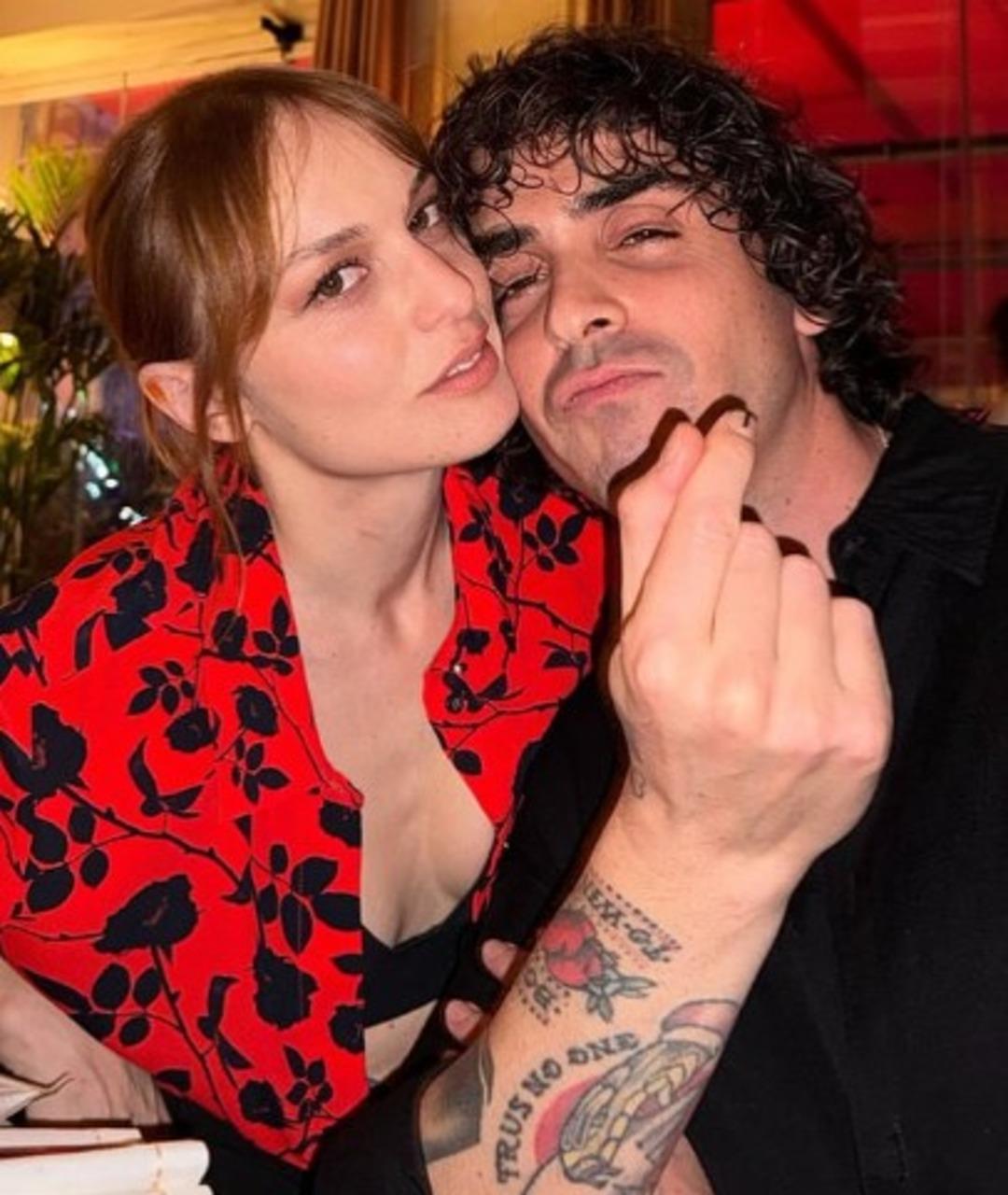 Nilperi Şahinkaya ile Baturalp Bekar ayrıldı!  Komşular polisi aradı   2