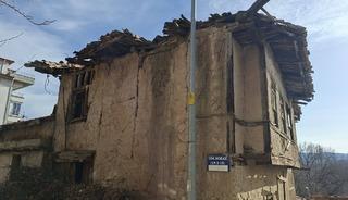 Hisarcık'ta k&uuml;lt&uuml;r varlığı stat&uuml;s&uuml;ndeki binalar risk oluşturuyor