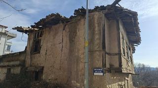 Hisarcık'ta kültür varlığı statüsündeki binalar risk oluşturuyor