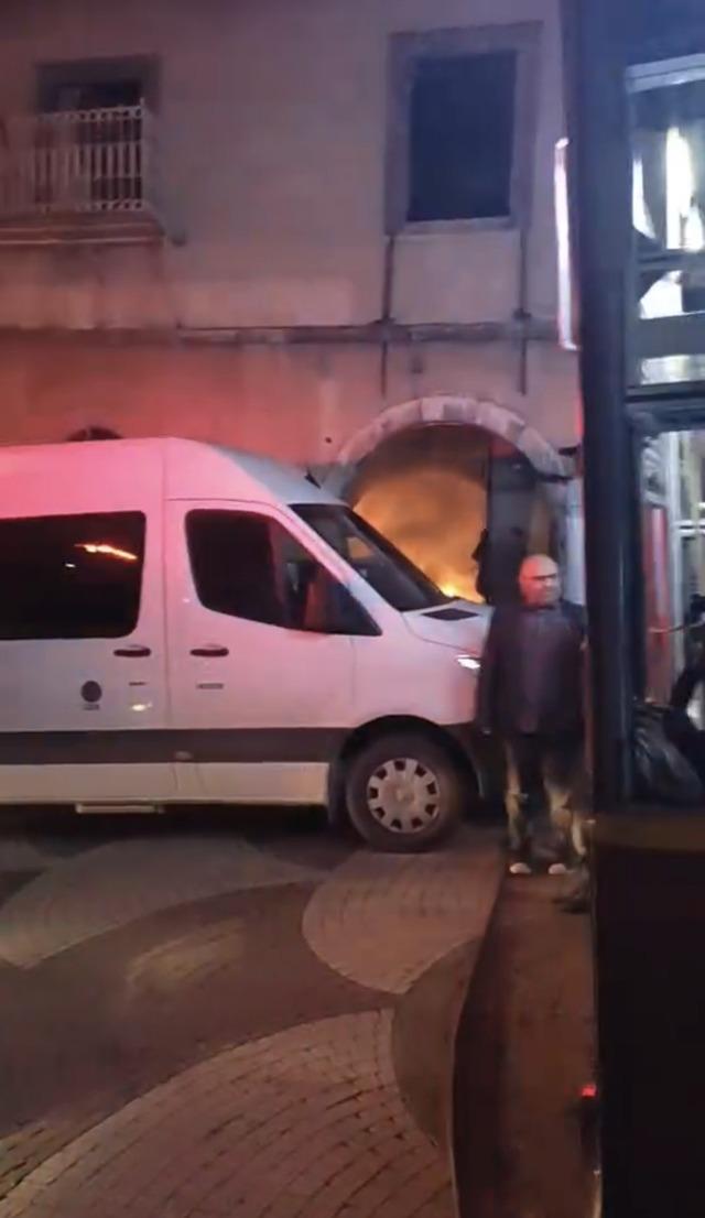 Bursa'da tarihi binada çıkan yangın söndürüldü
