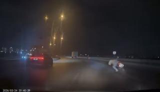 Bursa'da motosiklet kazası kamerada : S&uuml;r&uuml;c&uuml; yola b&ouml;yle savruldu