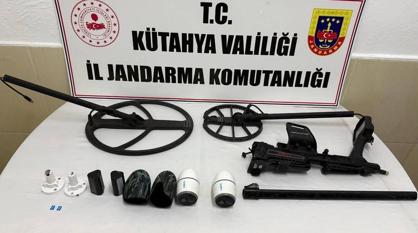 K&uuml;tahya'da ka&ccedil;ak kazı operasyonu, 2 ş&uuml;pheli hakkında soruşturma