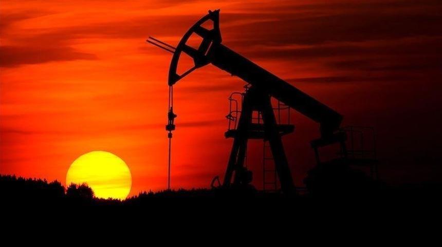 100 doların &uuml;st&uuml;ndeydi, petrol fiyatında yeni rakam: Y&uuml;zde 3,5 d&uuml;ş&uuml;ş