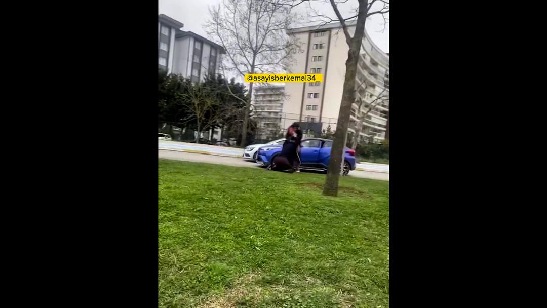 Yer: Pendik! 2 kadın s&uuml;r&uuml;c&uuml; sa&ccedil; sa&ccedil;a baş başa kavgaya tutuştu: "Ejderha kadınlar sizi..." 2