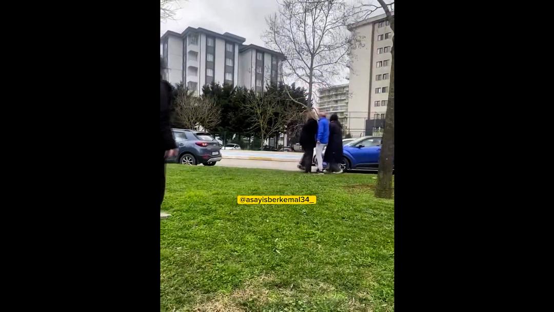 Yer: Pendik! 2 kadın s&uuml;r&uuml;c&uuml; sa&ccedil; sa&ccedil;a baş başa kavgaya tutuştu: "Ejderha kadınlar sizi..." 6