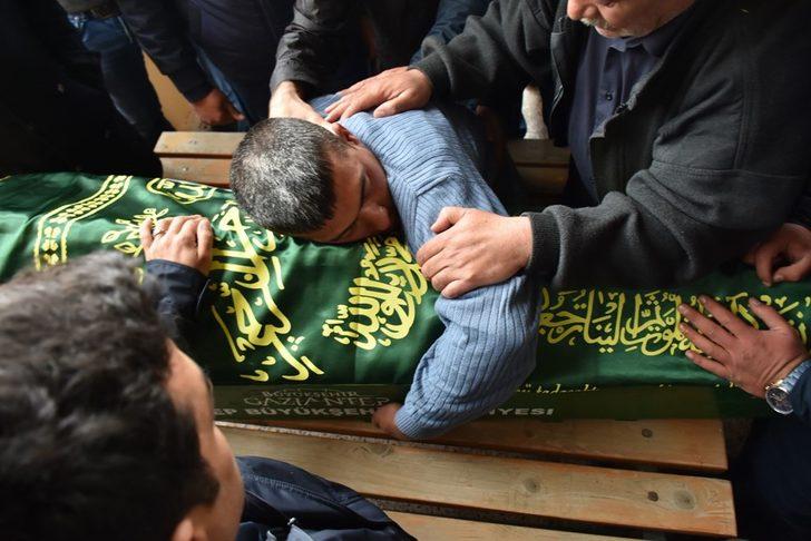 Anneleri tarafından öldürülen iki kardeş toprağa verildi  G3