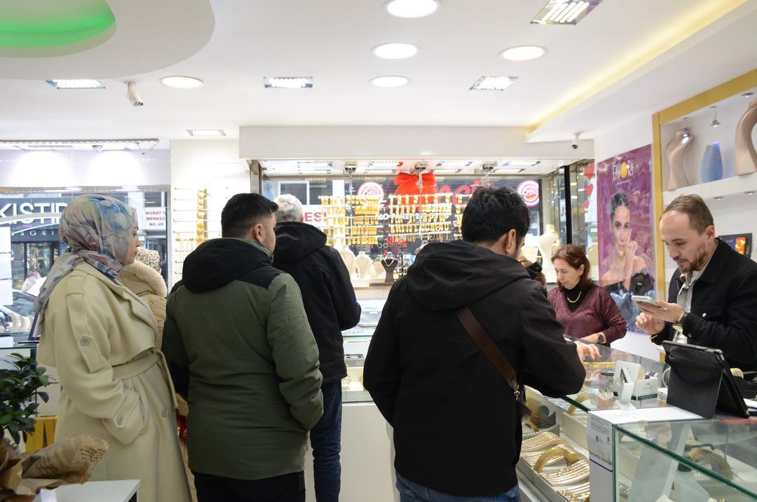 Kuyumcu camına  ilk defa  yazarak anlattı:  28 yıllık kuyumcuyum  3