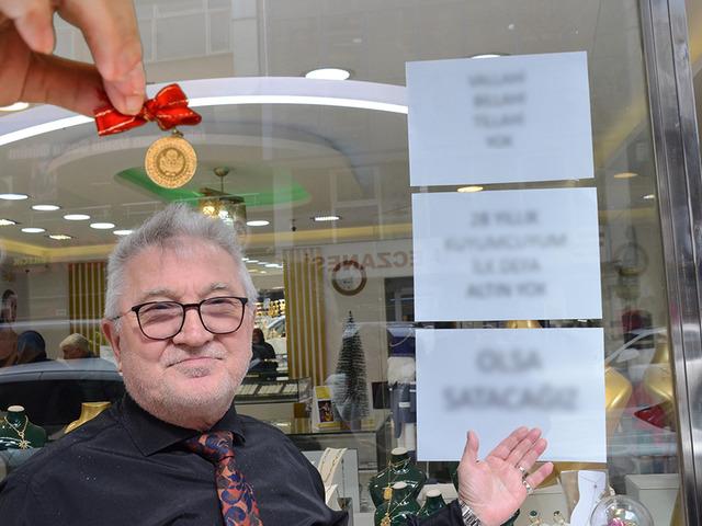 Kuyumcu camına 'ilk defa' yazarak anlattı: '28 yıllık kuyumcuyum'