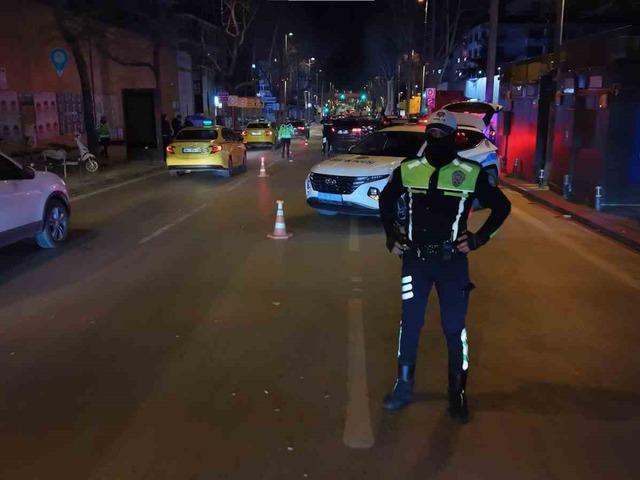 Kadık&ouml;y&rsquo;de denetimler s&uuml;r&uuml;yor! 50 ara&ccedil; men edildi