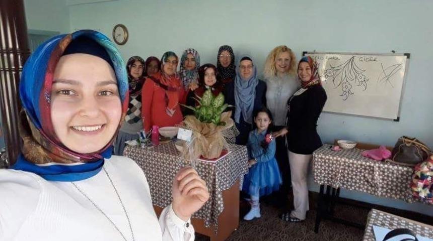 Aslanapa&rsquo;da &ccedil;ini kursları her ge&ccedil;en g&uuml;n yaygınlaşıyor